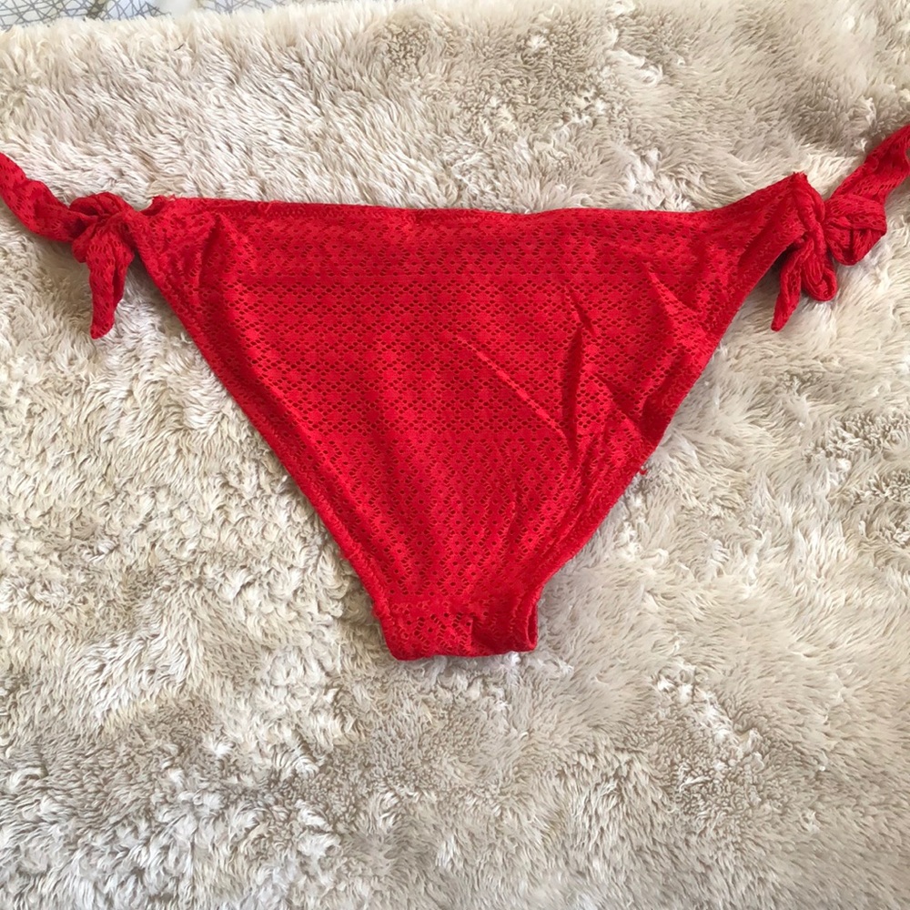 Red bikini - Picture 2 of 4